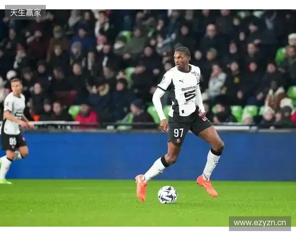 记者：雅凯已同意加盟切尔西，并告知雷恩希望在冬窗离队