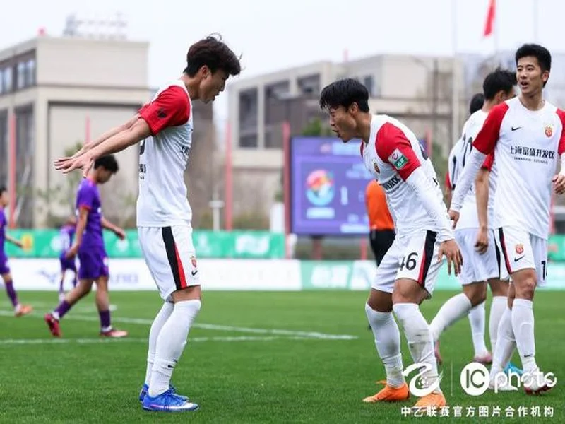 上海海港富盛经开6-1上海赛更达，李圣龙双响杨黔东获处子球